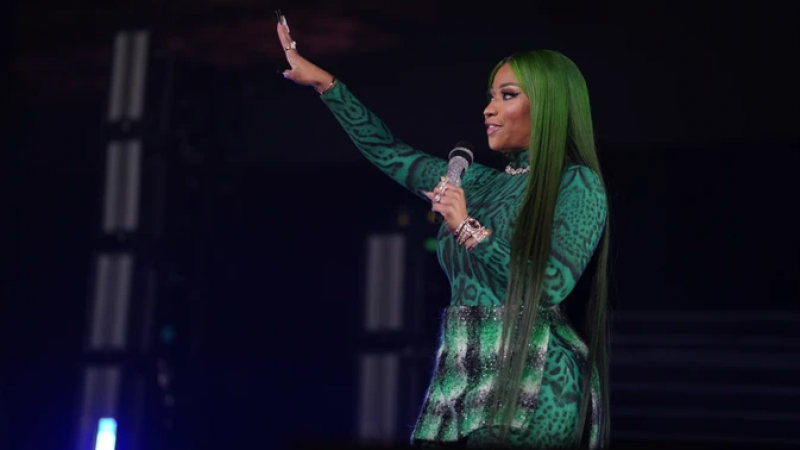 Nicki Minaj announces the release of a new album